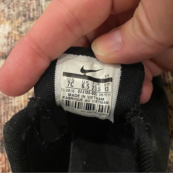 Toddler Nike Air Max Tavas Sneakers - Picture 5 of 5